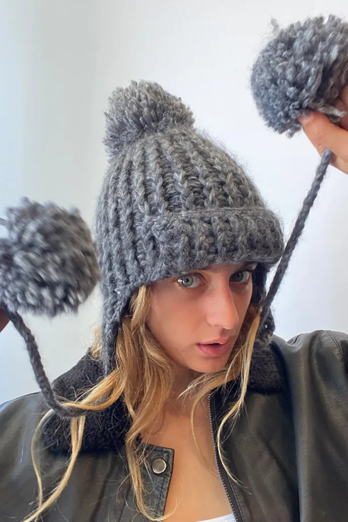 Donna Subdued Cappello pon pon